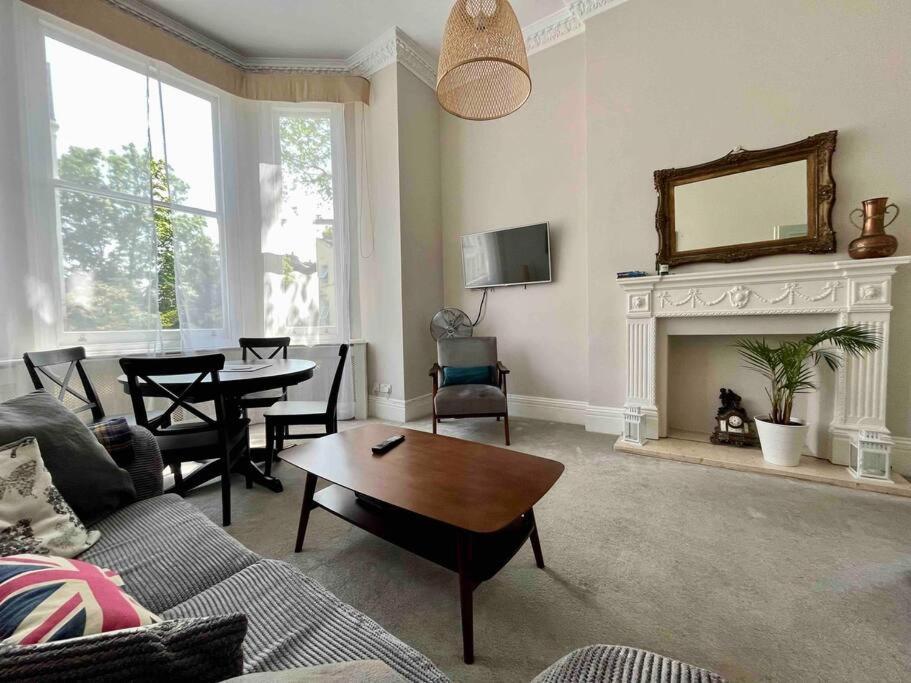 Wonderful Apartment In Earl'S Court Londres Exterior foto